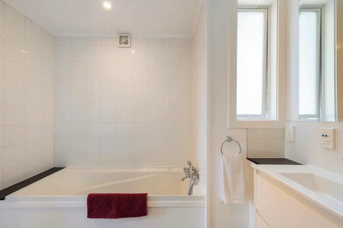 Oceanfront Escape Apartment เวลลิงตัน ภายนอก รูปภาพ